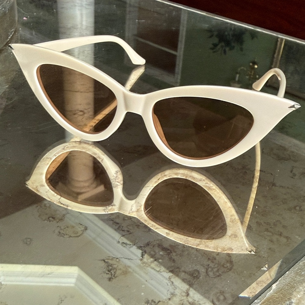 Vintage inspired Chic retro Cream Cat-Eye Sunglasses